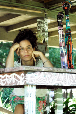 H G pintora y escultora.jpg