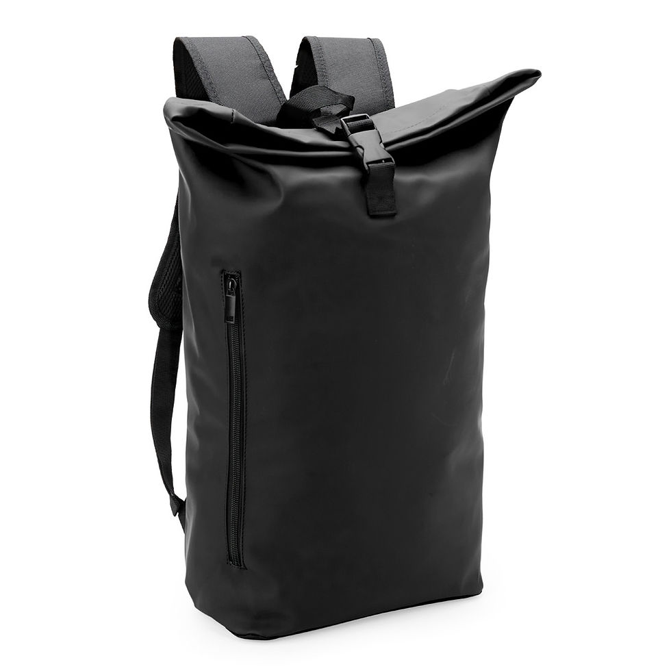 Mochila estilo saco em couro sintético resistente à água com fechamento dobrável com fivela e bolso frontal com zíper.