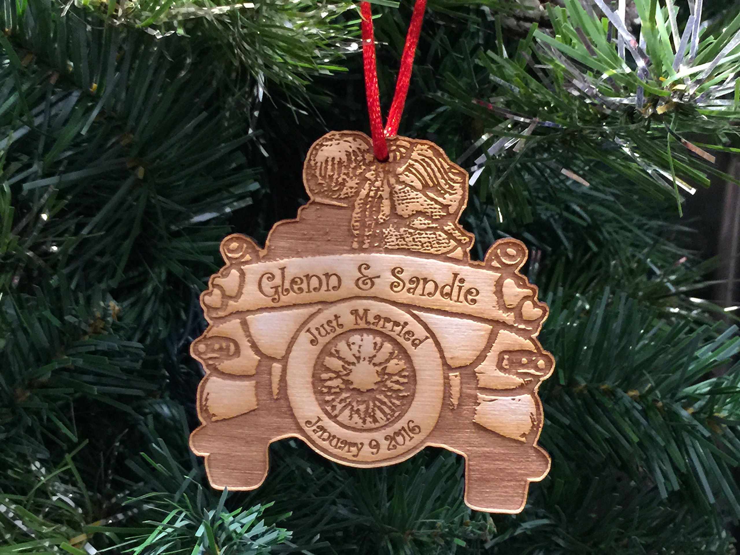 Bride and Groom in Car - Just Married 2016 - Custom Engraved Newlywed Christmas