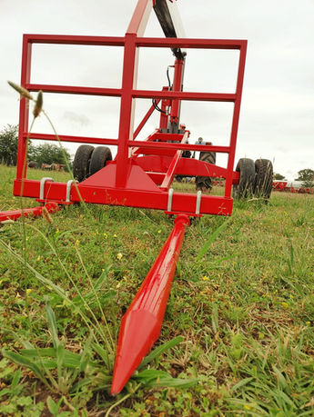 Elevador de 1200 kg para bolsones y rollos de pasturas