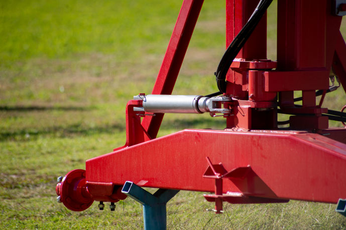 Elevador de 1200 kg para bolsones y rollos de pasturas