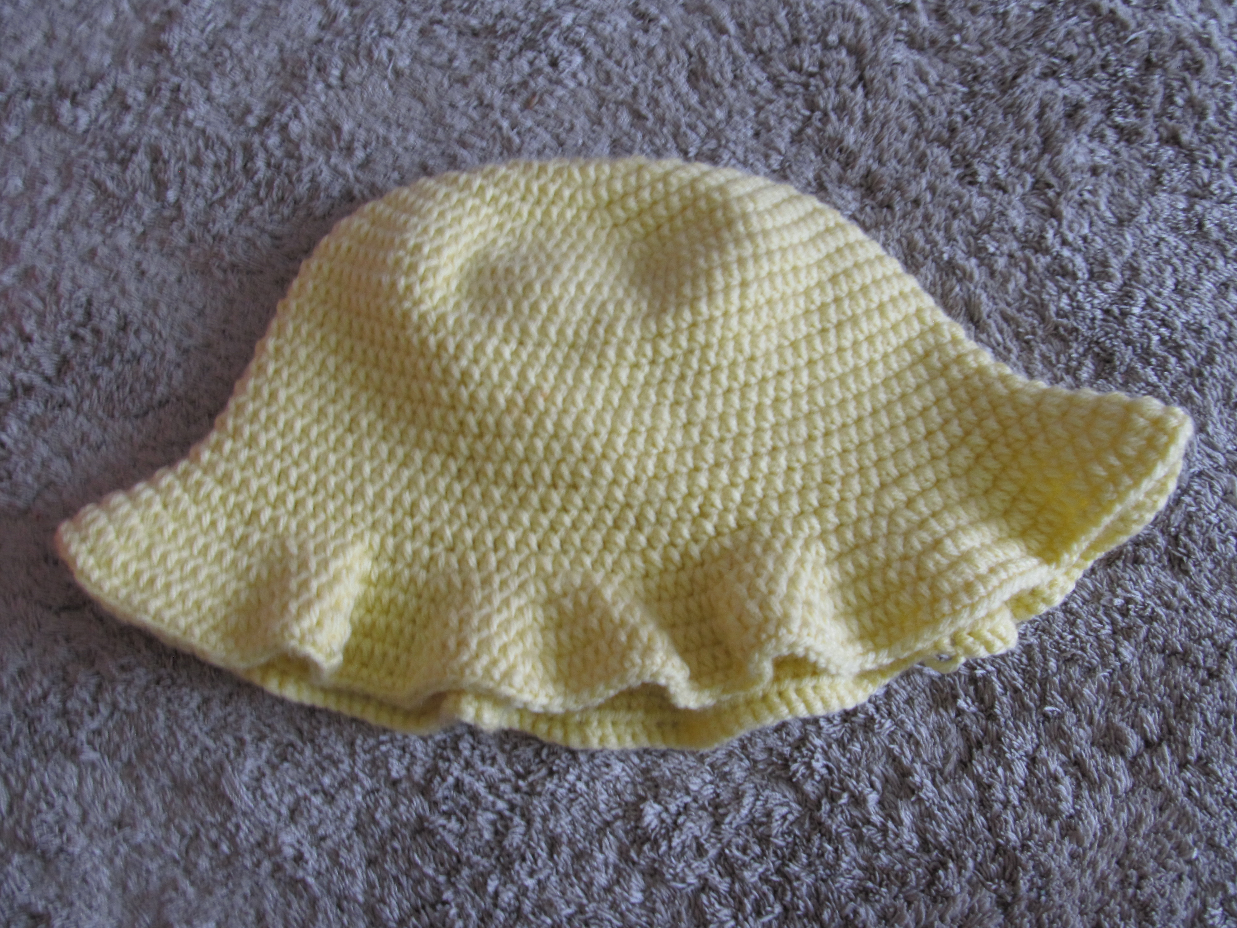 Yellow bucket hat