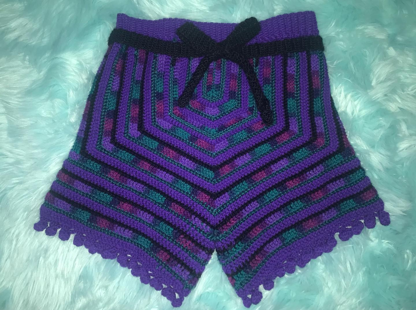 Multicolored purple shorts