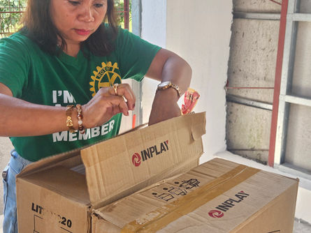 Rotary Equips Tambuan ES with Full E-Library