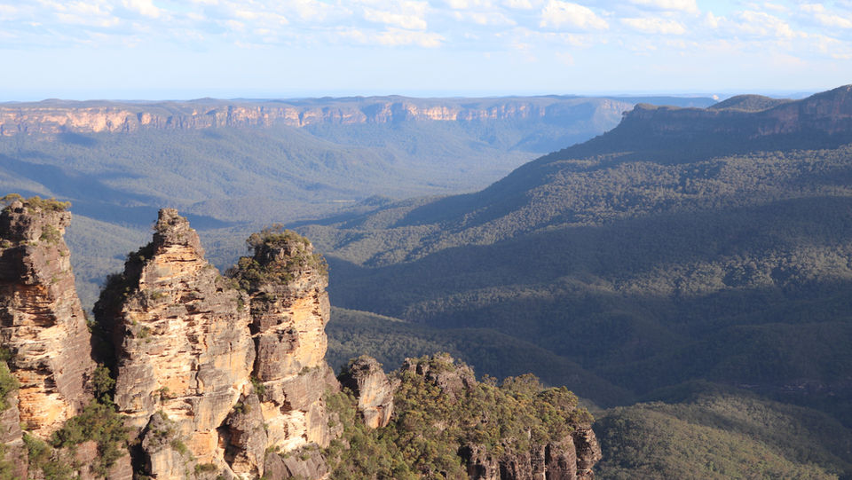 Best Hikes. The three sisters. Mount Solitary. Echo Point. Blue Mountains.