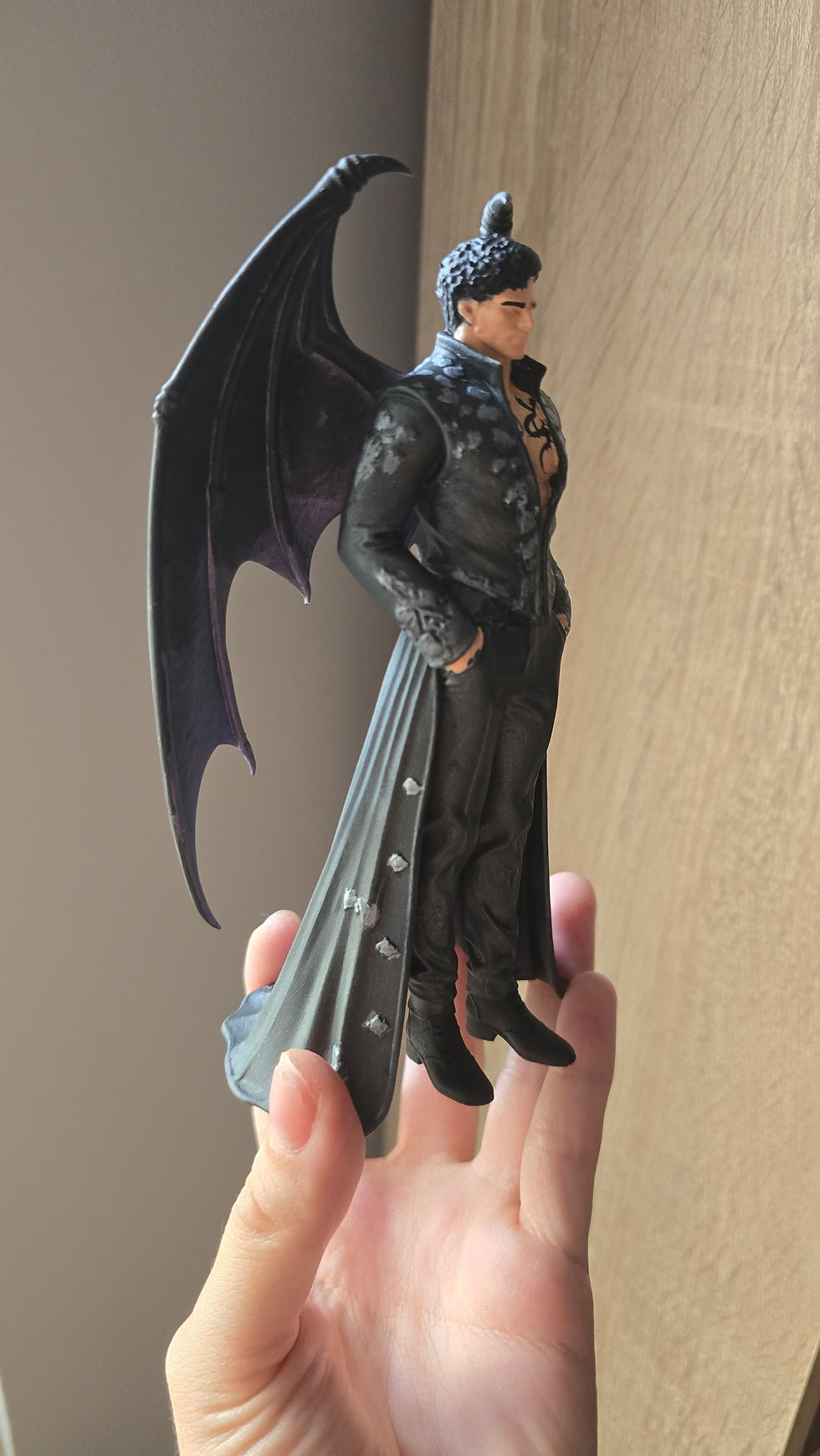 Indexkép: Rhysand köpenyes figura álló (17 cm)
