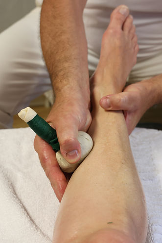 Kräuterstempel Massage