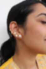 Thumbnail: Statement earrings with bold line and pearls – a top jewelry trend of the season