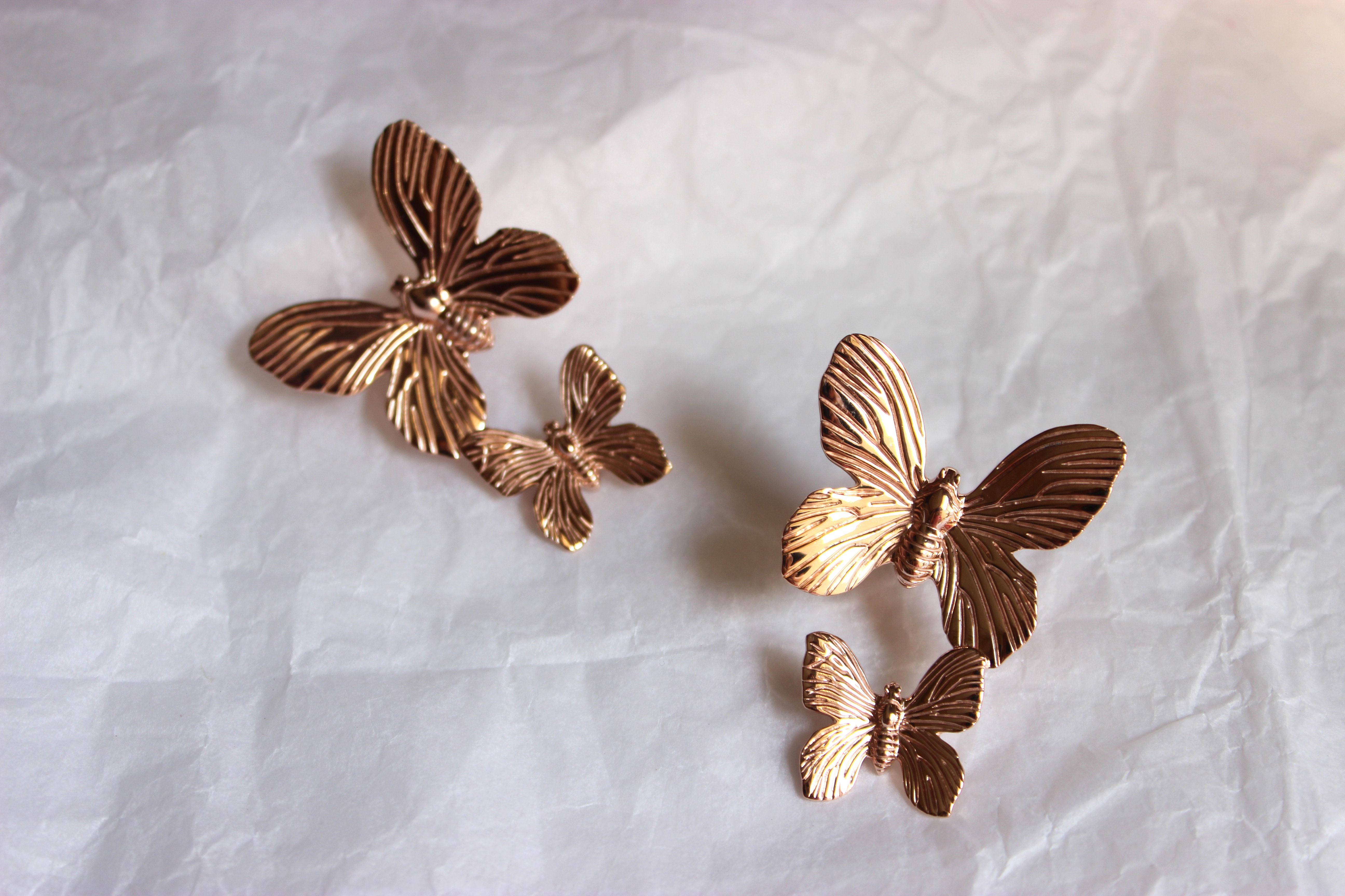 Elegant orchid-shaped earrings inspired by blooming flowers — floral statement jewelry with delicate petal details, perfect for nature-inspired or botanical fashion trends