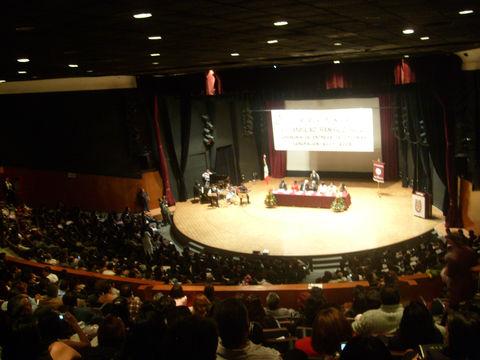 Músicos en auditorio