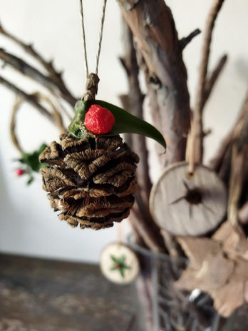 suspension sequoia boule rouge.jpg