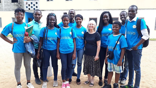 41751548_1123757387781125_16235916160674