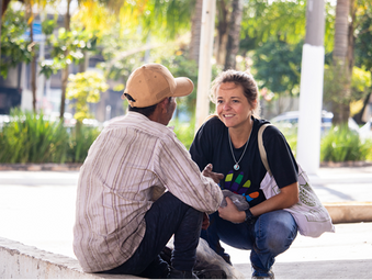 Fraternidade Sem Fronteiras fortalece rede de voluntariado com 15 iniciativas permanentes no Brasil e na África