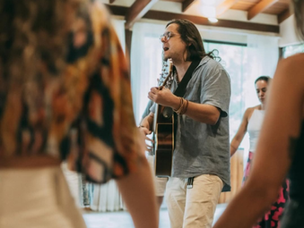 Alisson Sindeaux abre primeiro show de Poranguí na capital federal