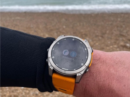 Kiteboarding session being tracked on a Garmin watch using the free Hoolan app