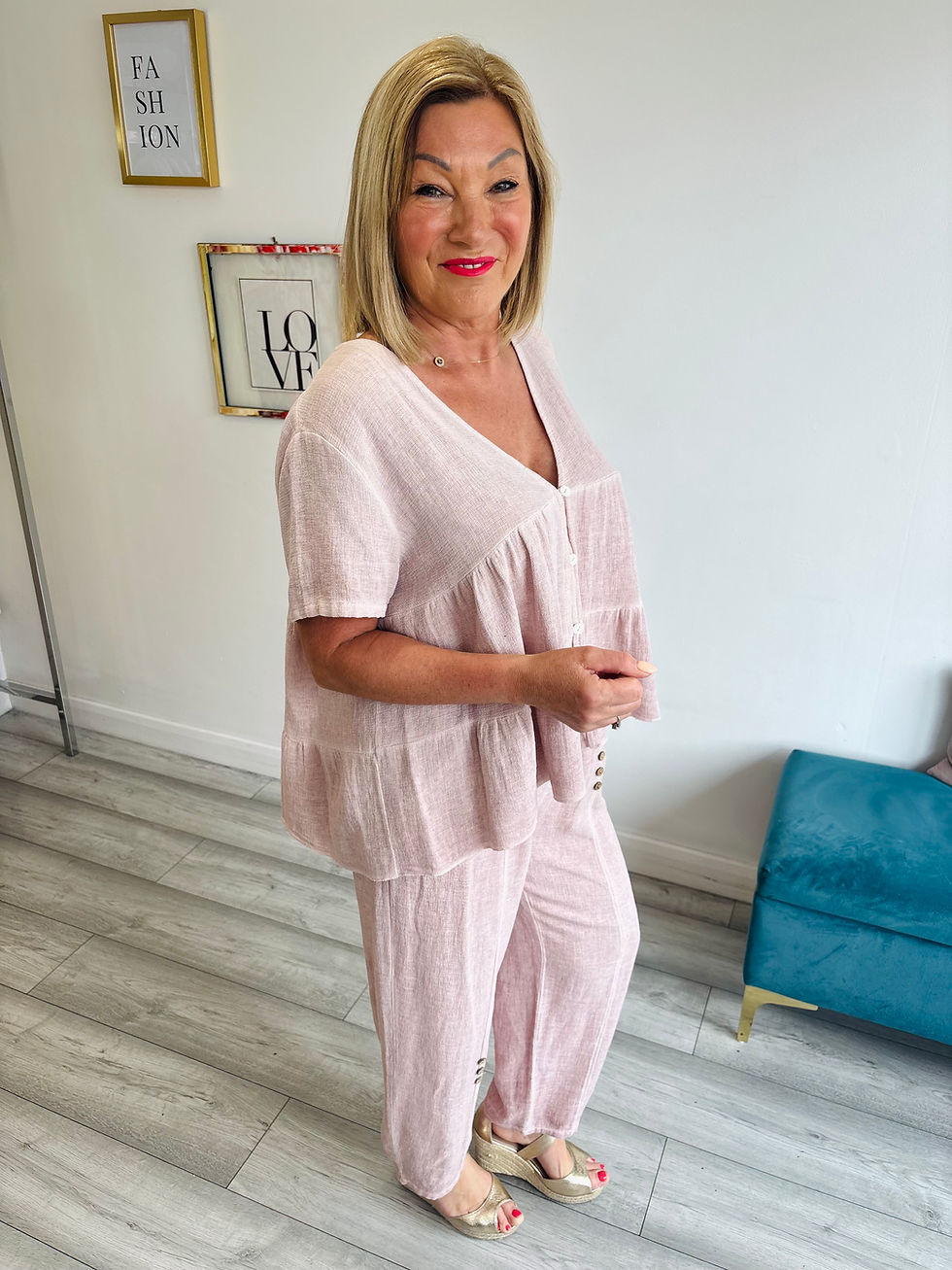 Thumbnail: The Coastal Linen Blend Button Tiered Top - Pink