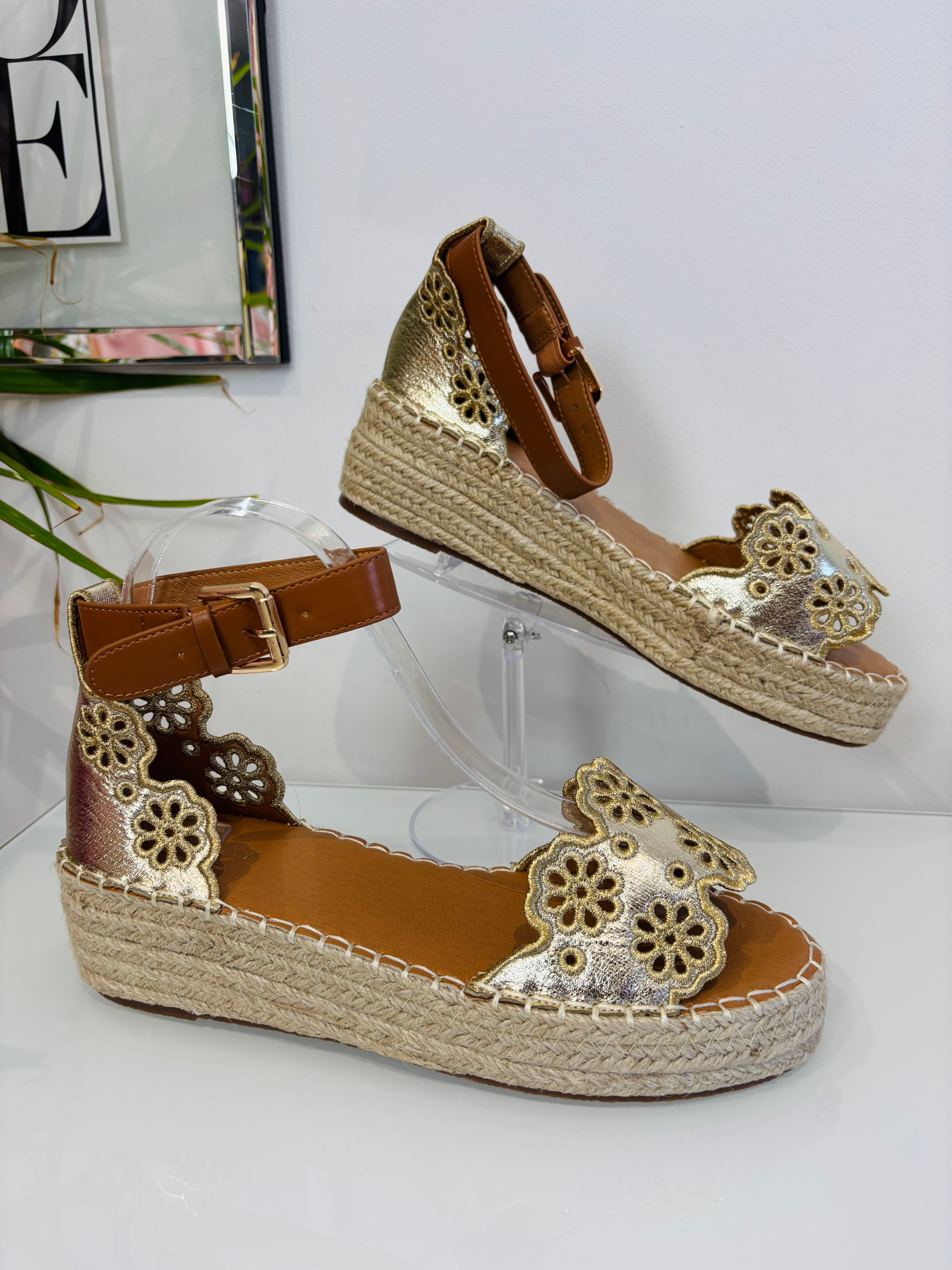 Blossom Gold Wedge