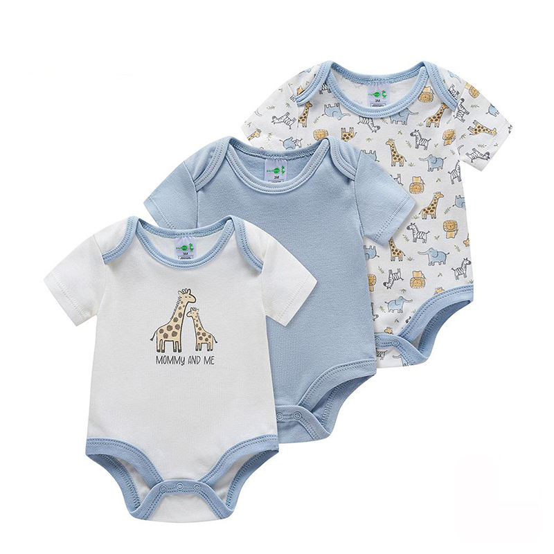 Kit com 3 bodies de bebê manga curta, estampa girafa e safári