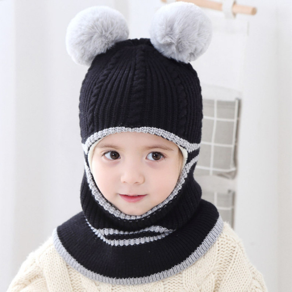 Gorro com pompons para crianças de 2 a 5 anos