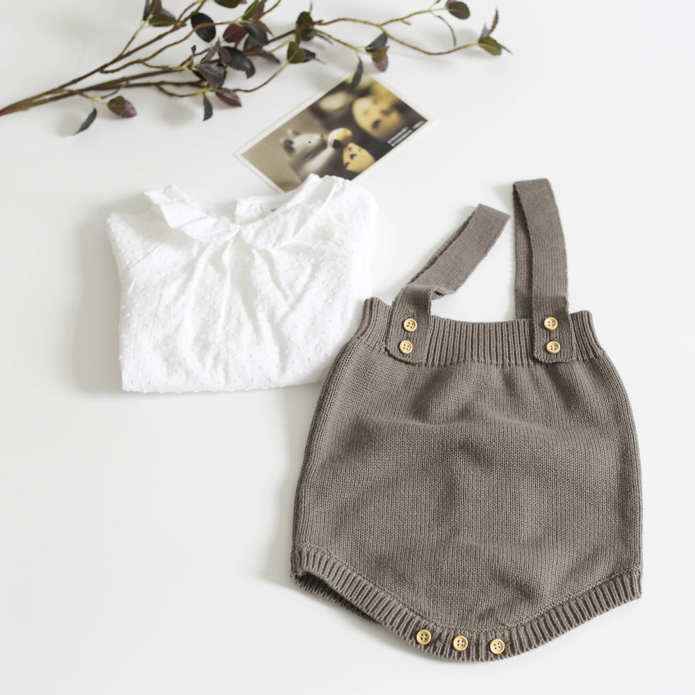 Conjunto bebê blusa e jardineira de tricô