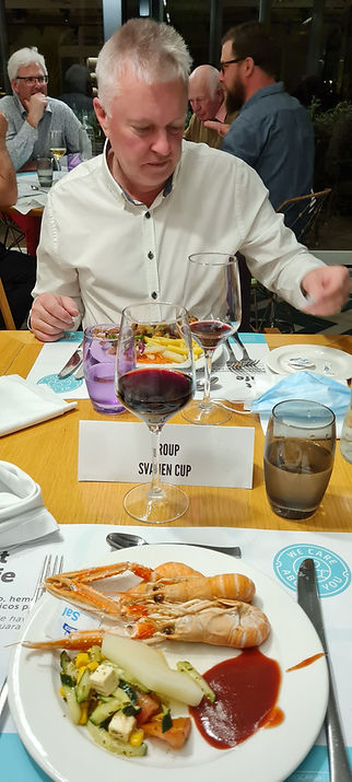 Johan hugger in.jpeg