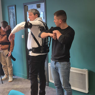 Prévention des TMS : LAYE expérimente des exosquelettes avec HAPO et la Médecine du travail