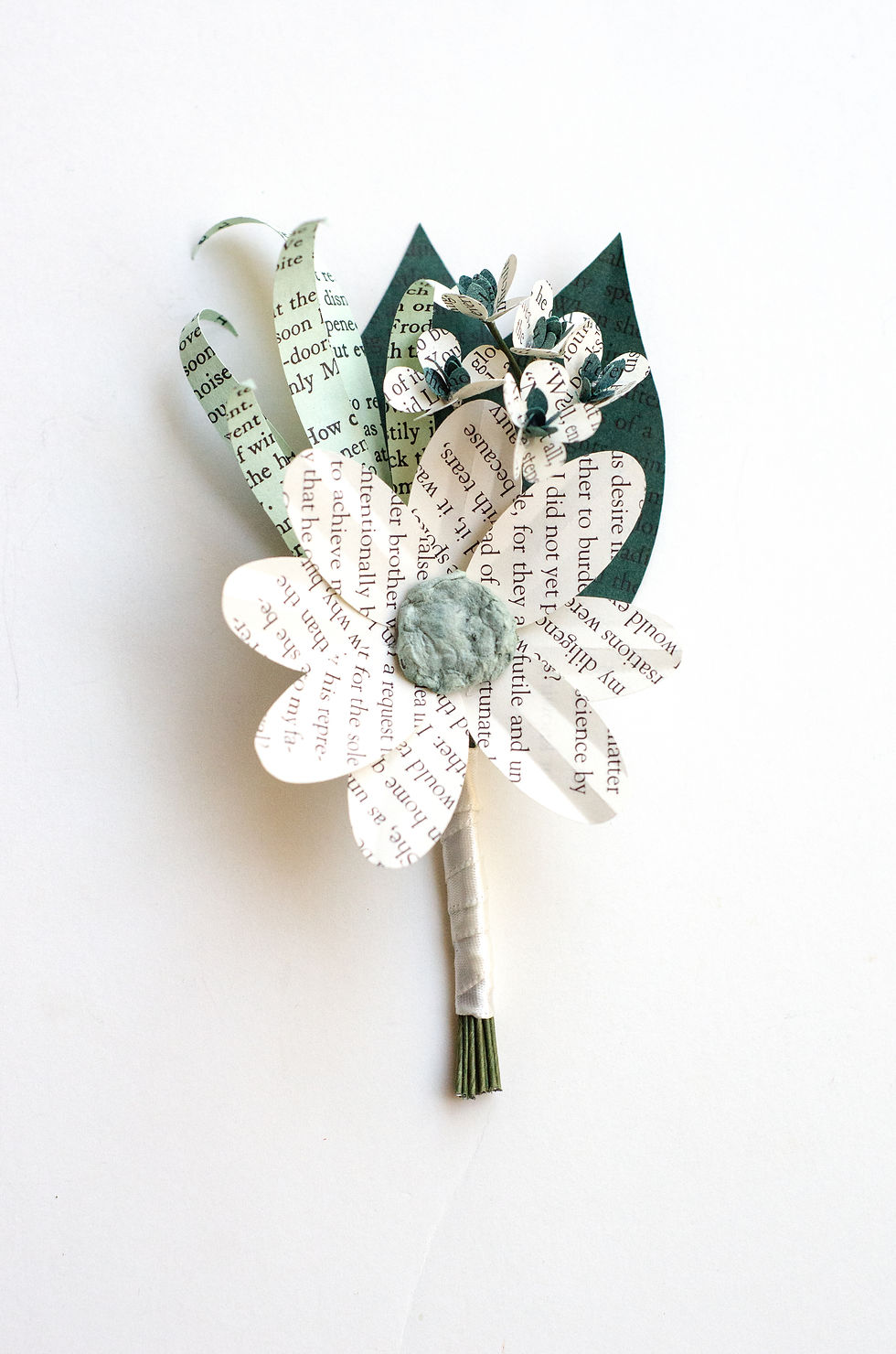 Thumbnail: Lapel Boutonniere in ivory and green