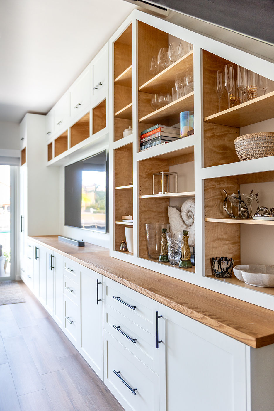 EntertainmentStorageUnit02