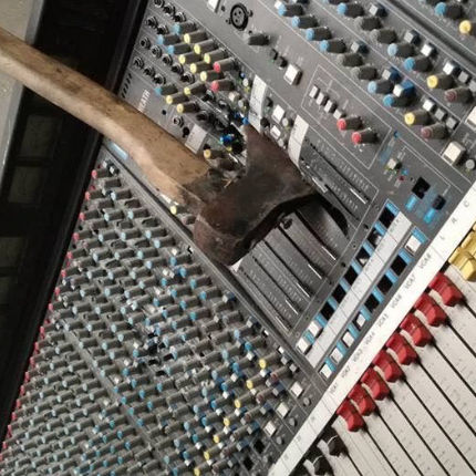 🎤 Earn Your Beat – A New Way to Record Music for FREE