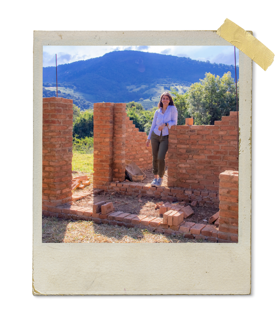 Foto da Ayeska no sul de minas gerais quando começou a vender suas criações.