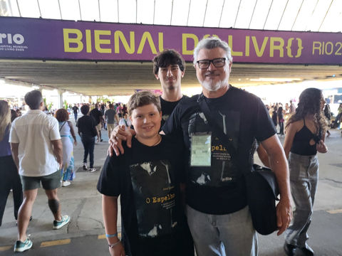 João Lister e familia na Bienal do Livro no Rio de Janeiro em 2025