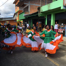 Grupo de Danzas del colegio.jpeg