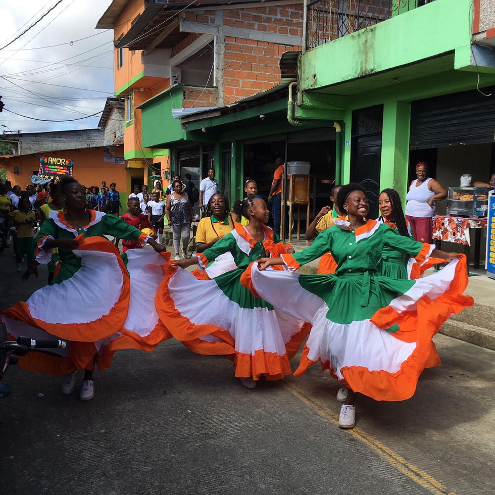 Grupo de Danzas del colegio.jpeg