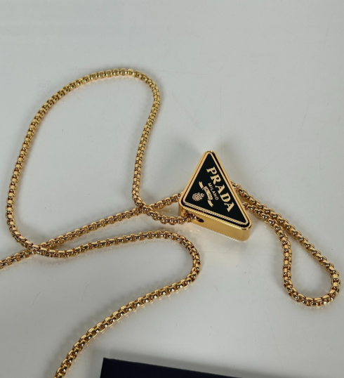 섬네일: 숄더 스트랩이 있는 사피아노 가죽 카드 홀더 1MR034