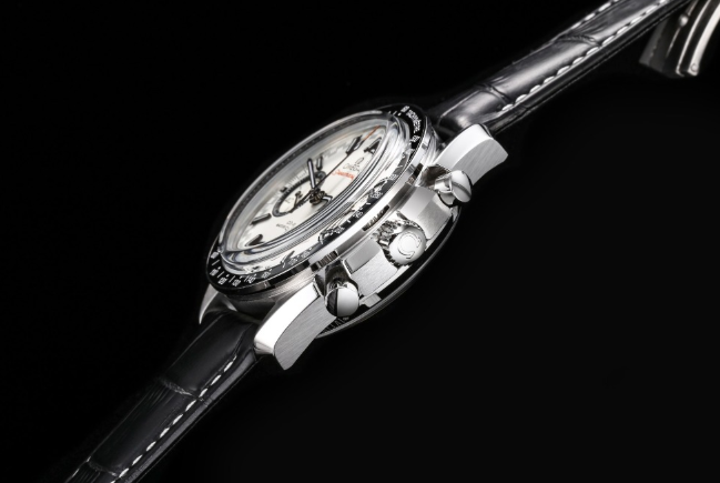 섬네일: 스피드마스터 다크 사이드 44.25