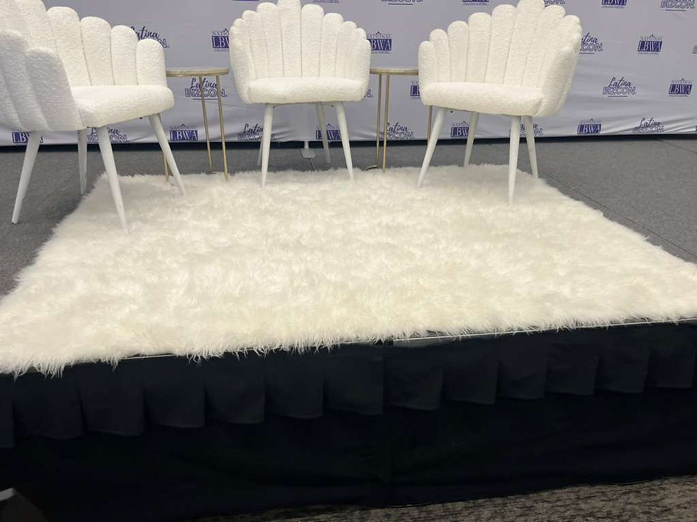 Thumbnail: White carpet 7’x7’