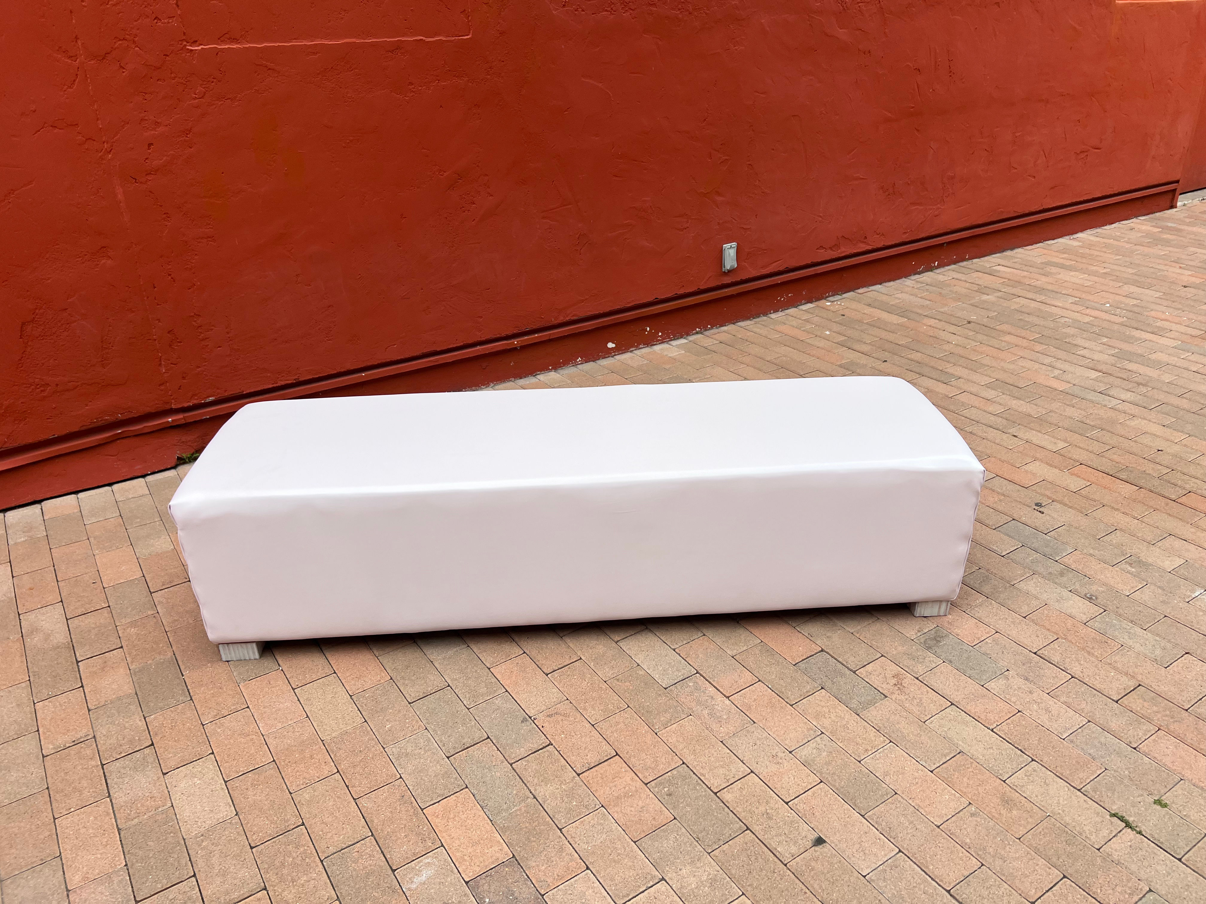 White Lounge bench