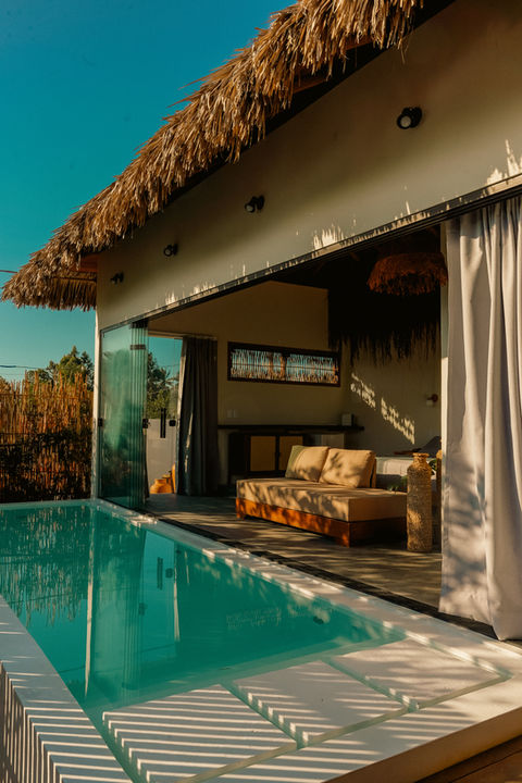 Vista da piscina privada na Pousada Casa Buriti Atins, nos lençóis maranhenses