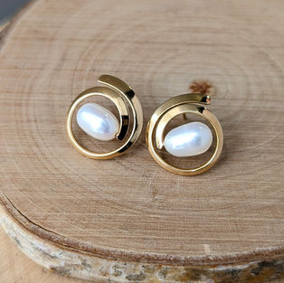 14kt Yellow Gold Freshwater Pearl Swirl Stud Earrings