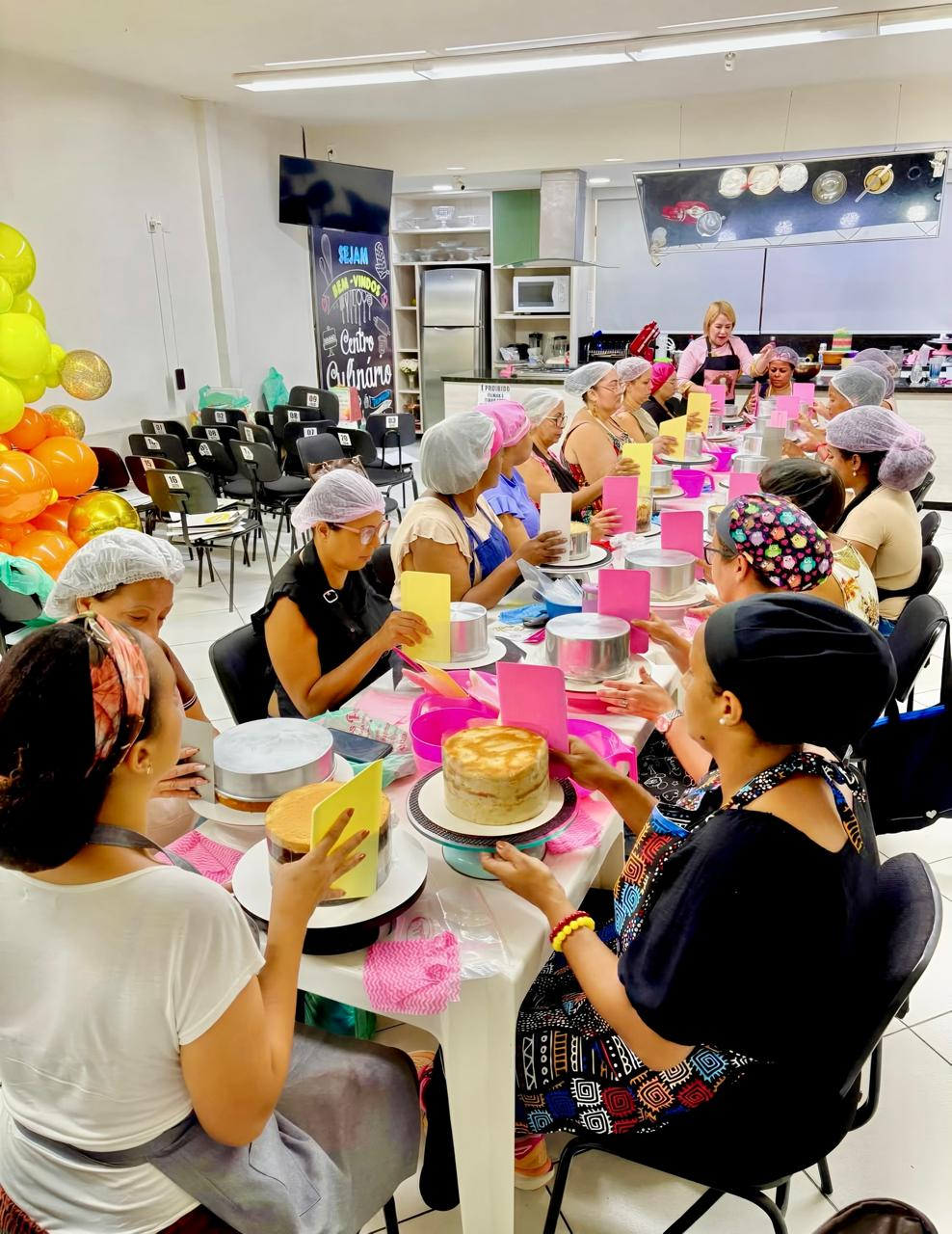 CURSO DE CONFEITARIA PROFISSIONAL PARA INICIANTES - CURSO COMPLETO COM 10 AULAS com a chef Lena Dias