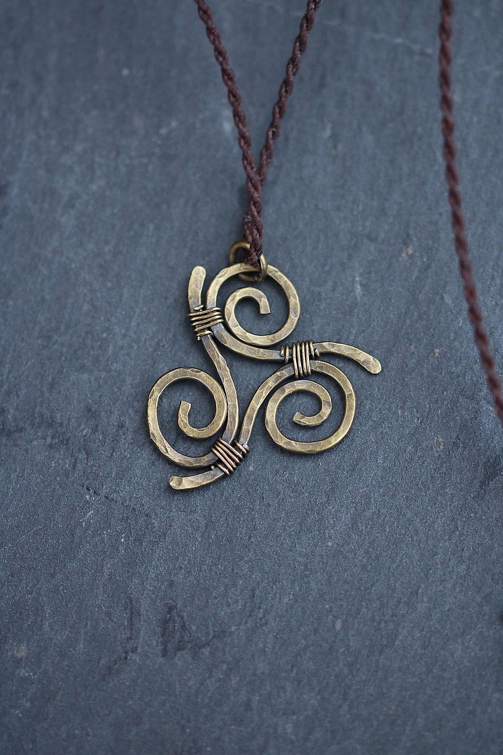 Miniature : Colliers formes celtiques triskel, triquetra, ...