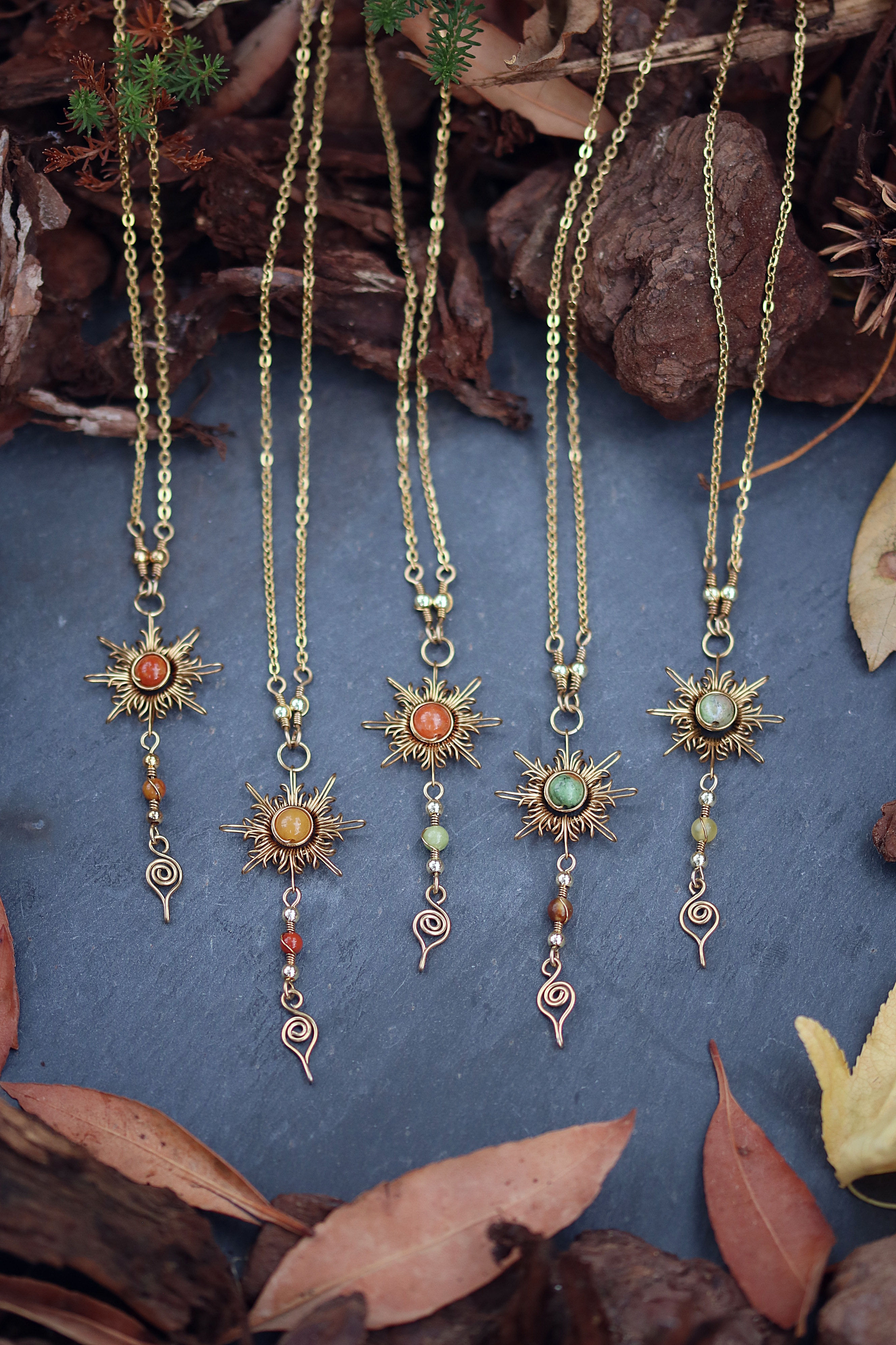 Collier soleil pendant "Premières lueurs d'automne"