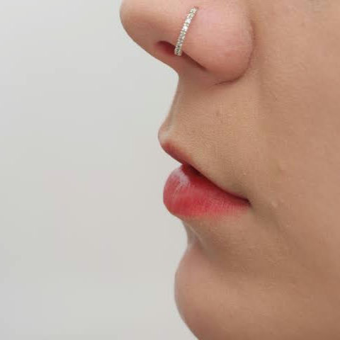 Piercing Nostril/Orelha - Laterais cravejada 💎 Aço Banho de Diamante