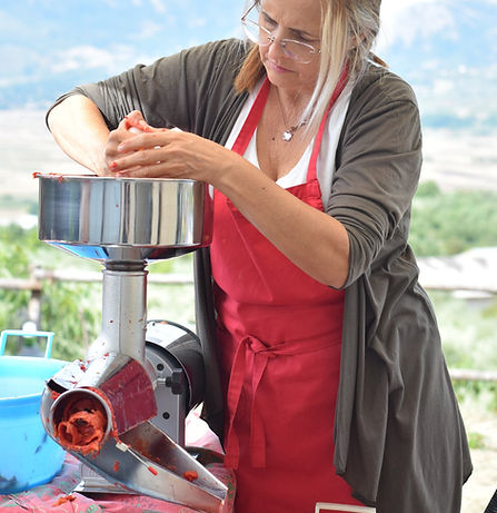 preparing canned tomatoes