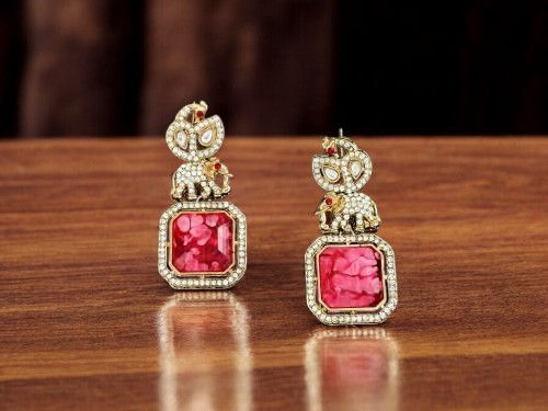 Thumbnail: Earrings with Cracked stone design
