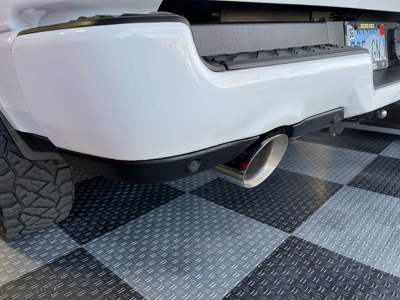 Black CeraKote Ram 1500 exhaust tip