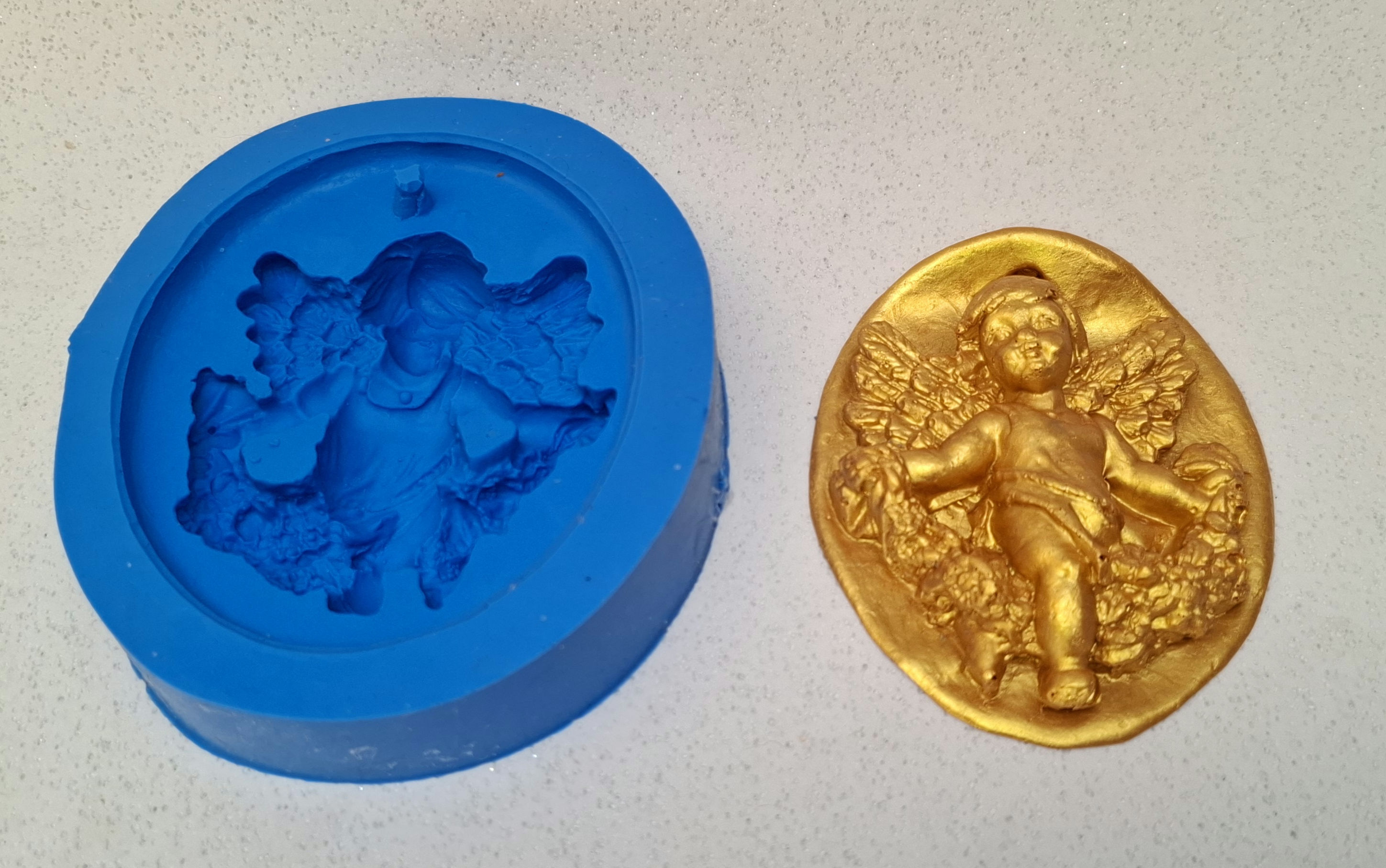 Molde de Silicone Medalhão Anjinho Com Flores.