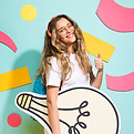 portrait-ecoliere-fond-style-memphis.jpg