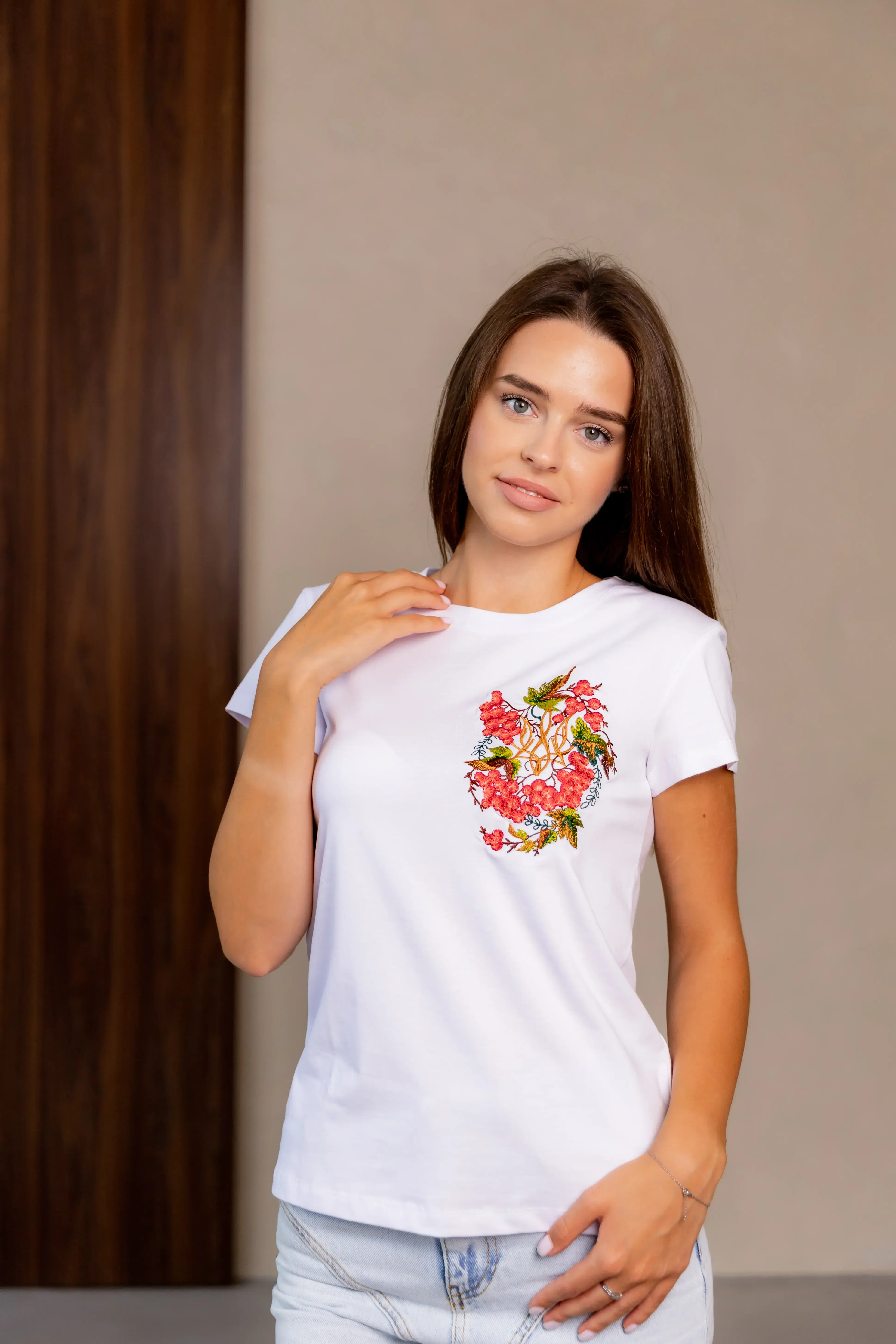 Вишита футболка жіноча Славна Україна (біла)