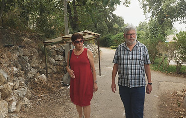 מירי נהרי ויצחק נצר בחיפוש אחר בית ילדות